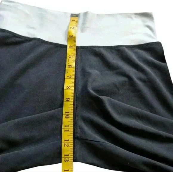 Patagonia Calma Capris Black White Foldover Waistband Cropped Women's size Large - Picture 13 of 14